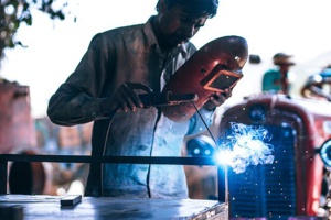 Economists See No Threat In The Declining Graph Of Britain Manufacturers For December 2017