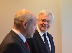 Matti Maasikas and David Davis (CC By 2.0); Source: commons.wikimedia.org
