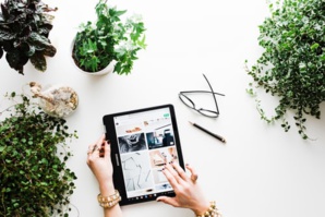 U.S. Holiday Online Sales Hit Record High