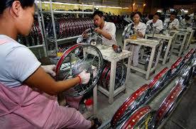 Survey Finds China’s Manufacturing Index at a Two-Year Low