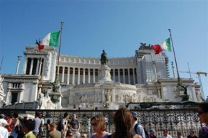Italy Scores Up the Recent Crisis to the Rating Agencies Italy Scores Up the Recent Crisis to the Rating Agencies