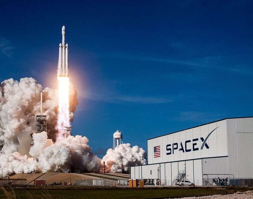 rawpixel.com / SpaceX Launch rawpixel.com / SpaceX Launch