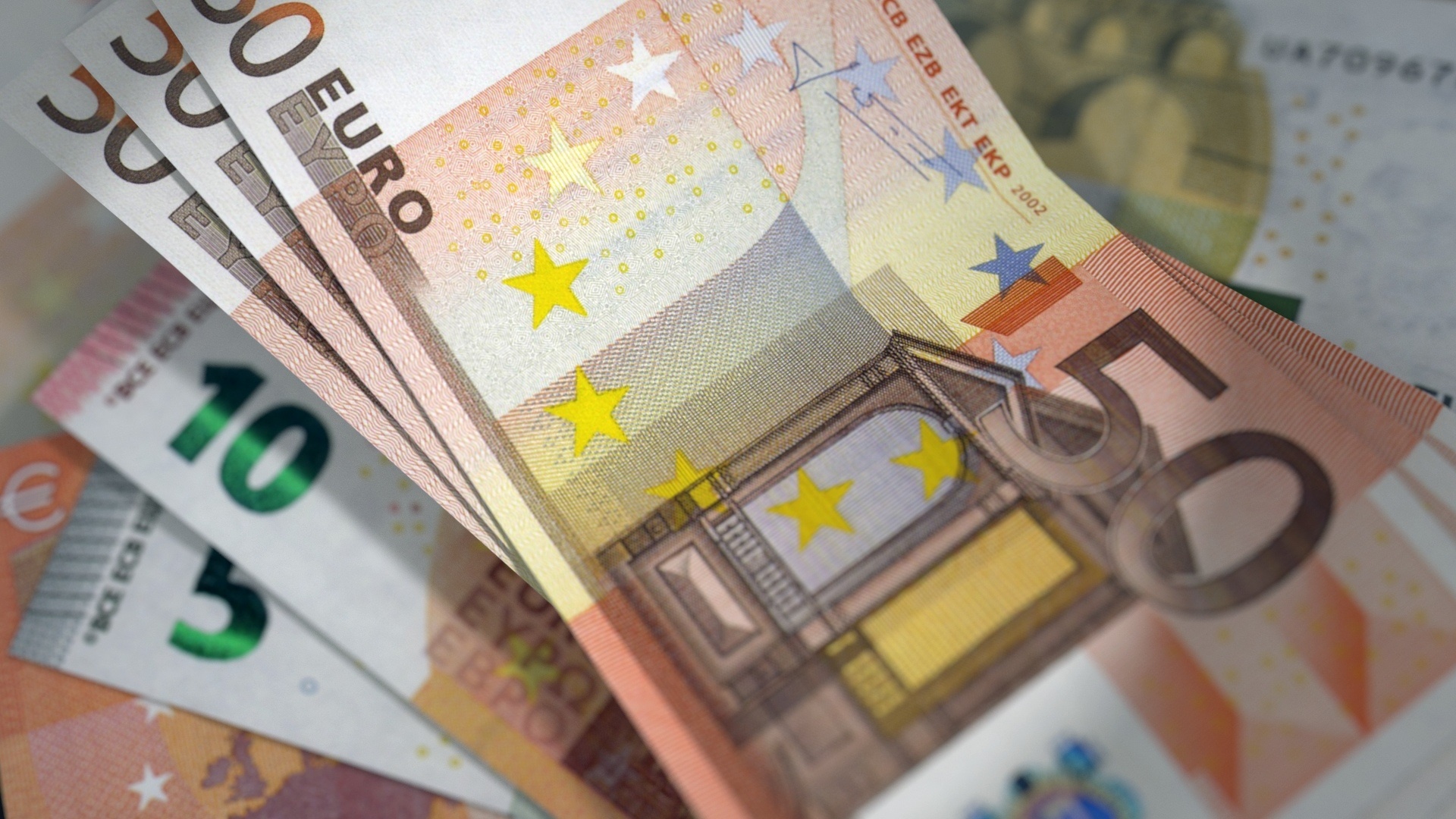 Italian referendum challenges streght of the euro