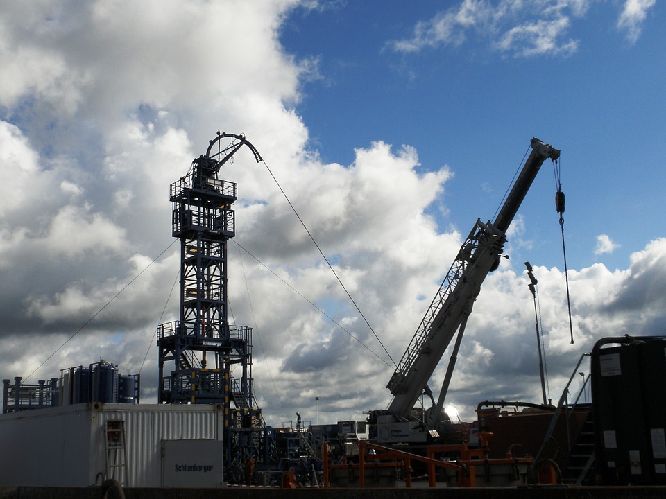 Banks lend a helping hand to US shale-oil companies