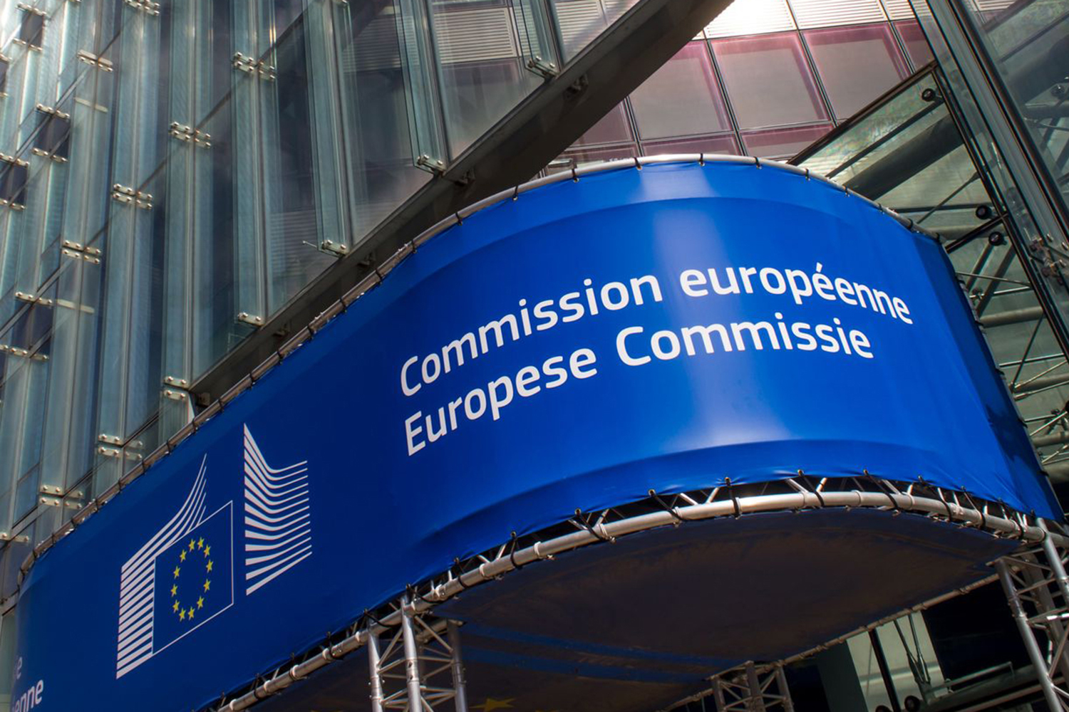 Unpopular restrictions on payments in cash further weakens the EU Commission