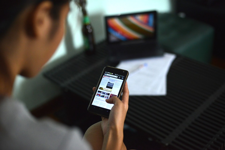 EU says goodbye to mobile roaming charges