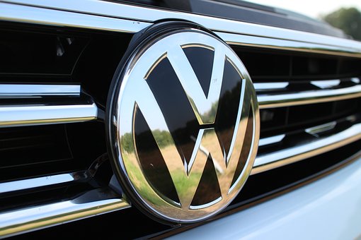 EU’s antirtrust regulators raid offices of VW & Daimler EU’s antirtrust regulators raid offices of VW & Daimler