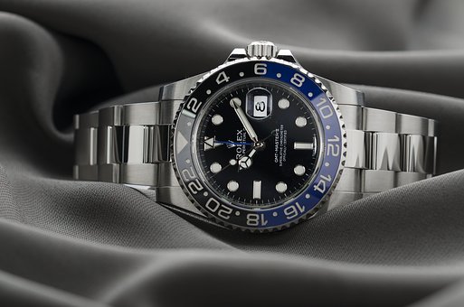 Growing E-Commerce Platforms Of Luxury Goods Sets A Trend For Watchmakers To Join The Team