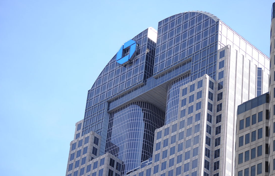 JPMorgan Chase lowers 2019 earnings forecast