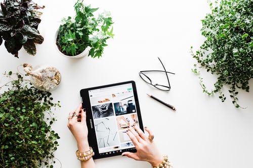 U.S. Holiday Online Sales Hit Record High