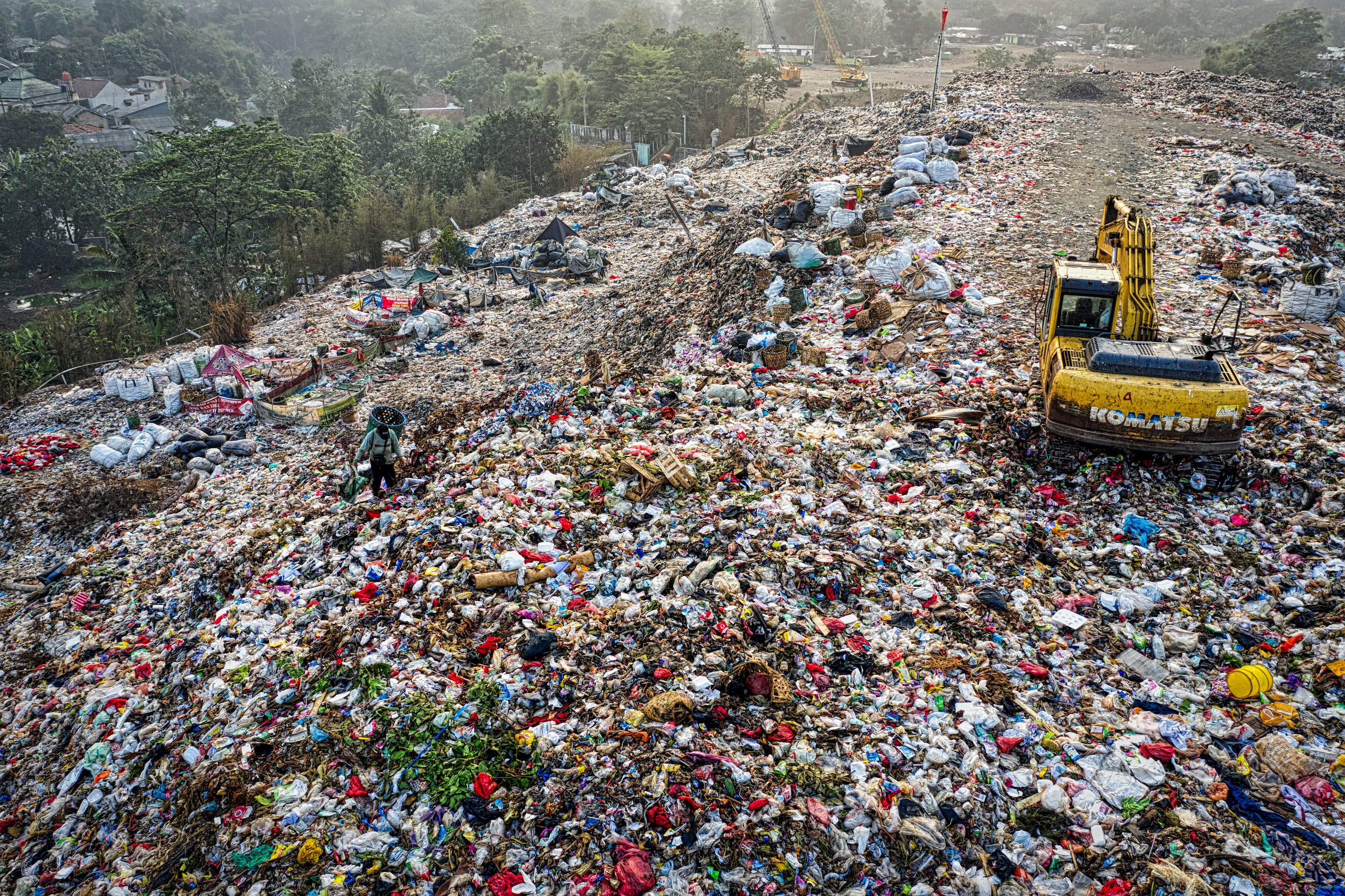 Plastic industry sneaking into new markets: roads, banknotes or even braces