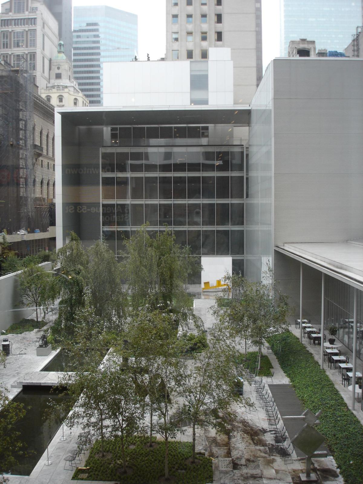 Sculpture Garden at Museum of Modern Art (MoMA) © hibnio, (CC BY 2.0)