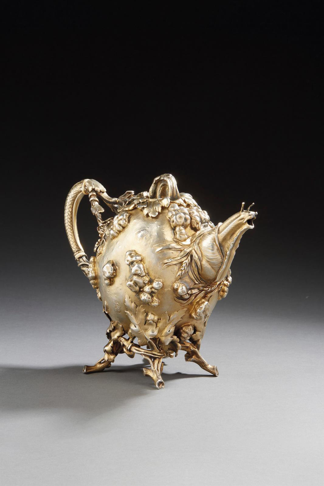 Alphonse Debain (1883-1911), molten vermeil teapot decorated with vine stocks, wheat ears, vine shoots, leaves, pumpkin-shaped body, spout featuring a snail, 1900, h. 19.1 cm/7.5 in, weight 1363 g/47 oz. Estimate: €8,000/10,000