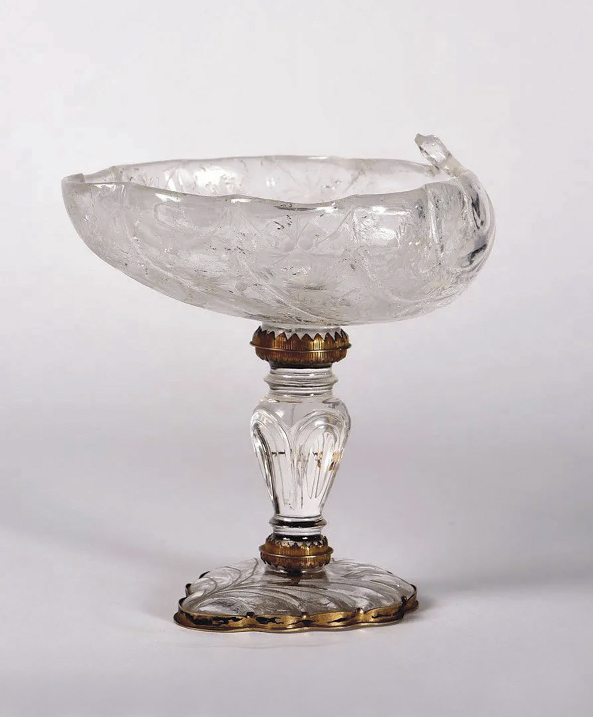 Milan, late 16th century. Shell-shaped "nef" vase (in the form of a ship), rock crystal and silver gilt, 16 x 15.5 x 14 cm/6.3 x 6.1 x 5.5 in. Estimate: €60,000/80,000