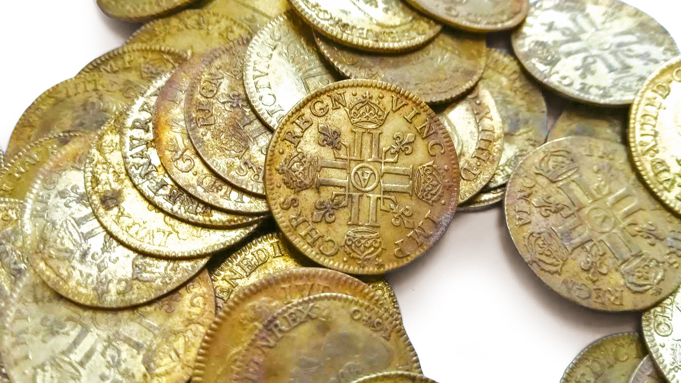 The trove when it was found. Total estimate: €250,000/300,000. The coins will be sold individually. © IVOIRE ANGERS