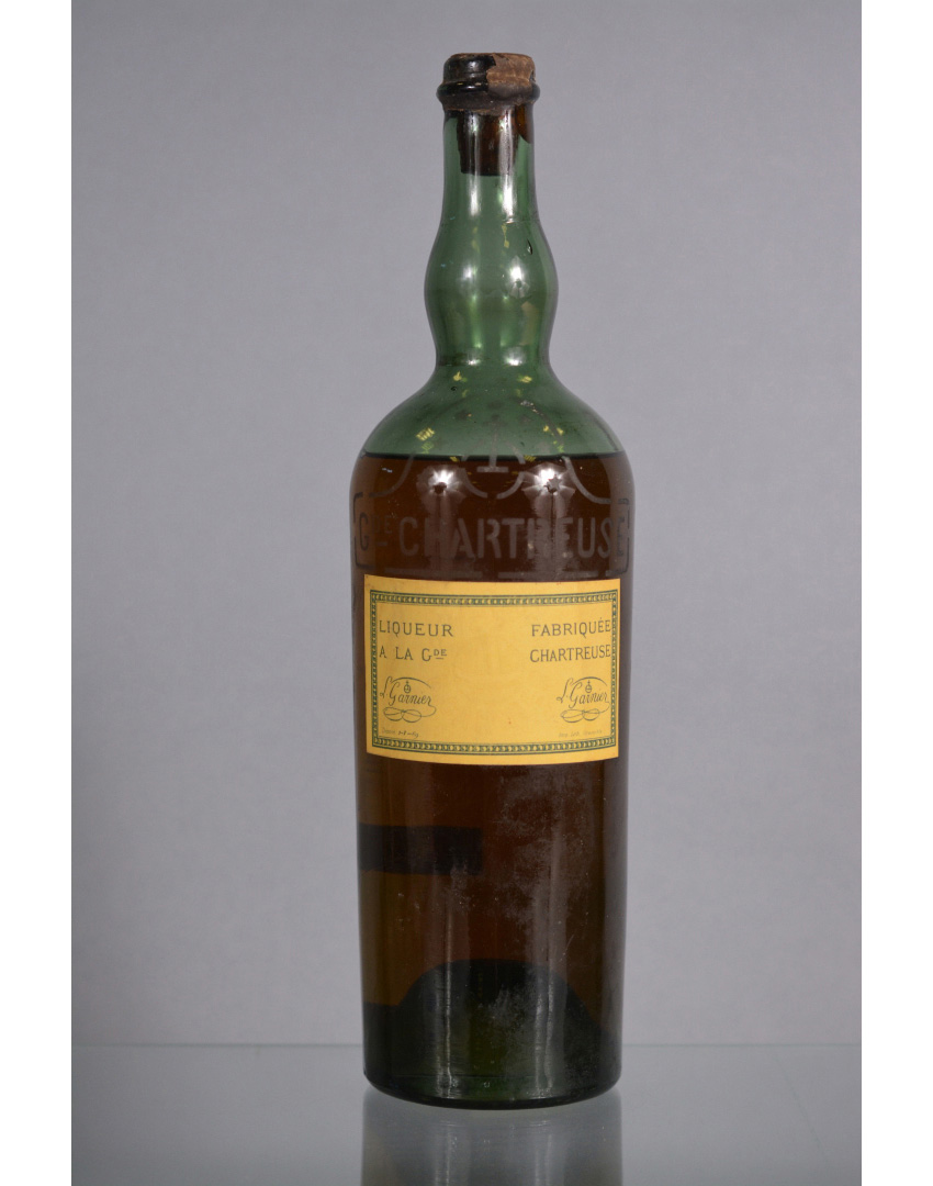 Bottle of yellow chartreuse, "Les Liquidatreuses", 1904-1929 period Result: €13,170 Bottle of yellow chartreuse, "Les Liquidatreuses", 1904-1929 period Result: €13,170