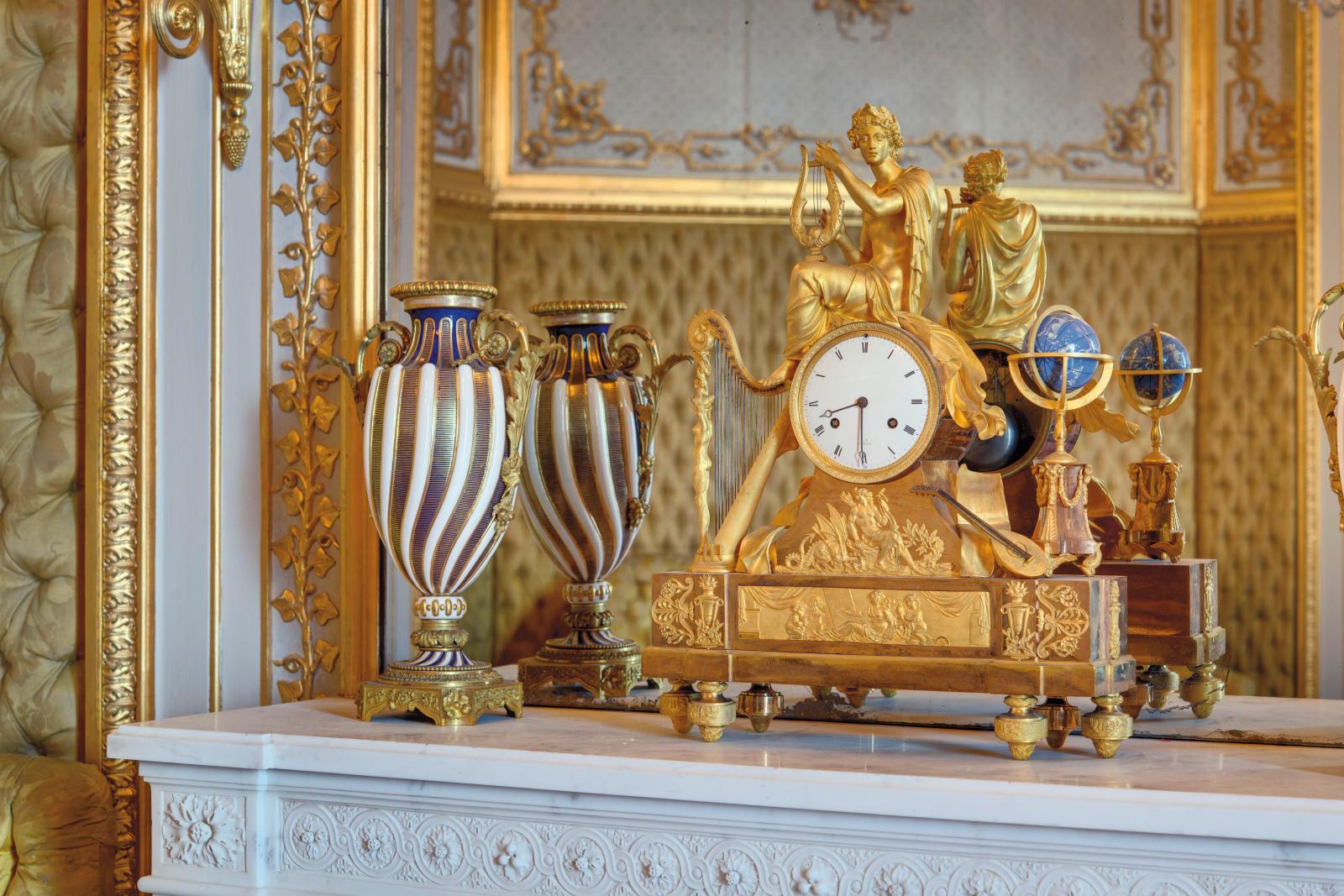 Clock from the octagonal salon in the château's imperial theater. First Empire, movement by Lepaute. RMN-Grand Palais (Château of Fontainebleau)/Adrien Didierjean Clock from the octagonal salon in the château's imperial theater. First Empire, movement by Lepaute. RMN-Grand Palais (Château of Fontainebleau)/Adrien Didierjean