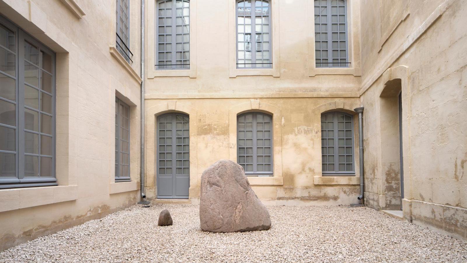 Lee Ufan (b. 1936), Relatum-Fontaine, stone.  © Adagp Lee Ufan, photo archives kamel mennour, Courtesy the artist and kamel mennour, Paris