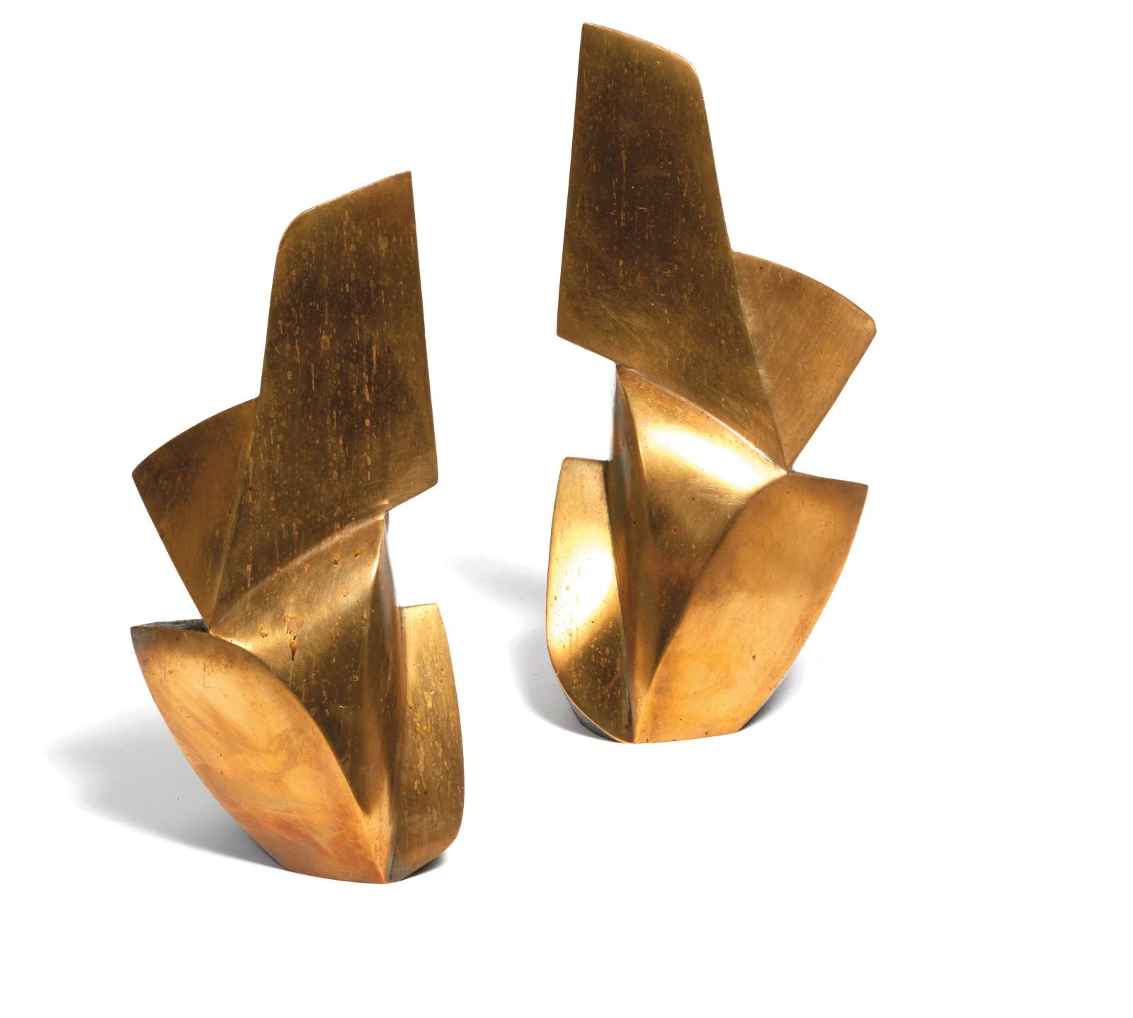 Valentine Schlegel (1925-2021), pair of polished gilt bronze andirons with wrought iron log holders and head supports, 1968, edition of three, 37 x 13 x 24 cm/14.6 x 5.1 x 9.4 in. Result: €86,360