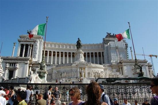 Italy Scores Up the Recent Crisis to the Rating Agencies