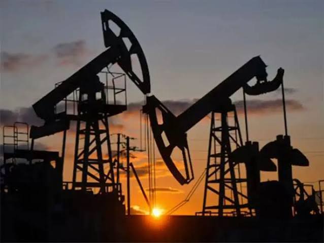 Saudi Oil Flows Shift East as Pipeline Disruption Tests Export Flexibility