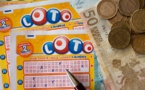 Mega Millions lottery climbs to $521