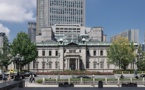 Bank of Japan keeps the rate unchanged, plans to cut purchases of government securities