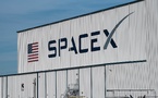 SpaceX to buy spectrum from EchoStar for $2.6 billion, paying for the deal with own shares
