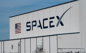 SpaceX to buy spectrum from EchoStar for $2.6 billion, paying for the deal with own shares
