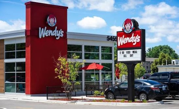 Hedge fund Trian Fund Management is preparing a bid for Wendy's restaurant chain