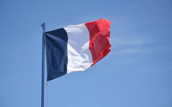 Bloomberg: French government bonds become riskier than third of the country's corporate bonds